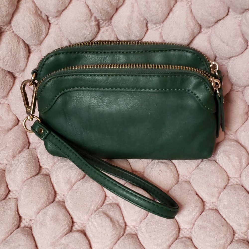 Adorable Green Faux Leather Clutch/Wristlet